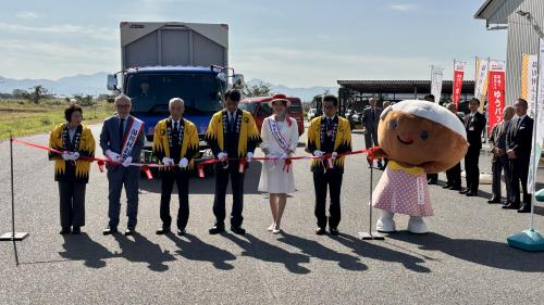 ふるさと納税出発式　テープカット